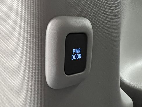 Used 2019 Toyota Sienna XLE image 13