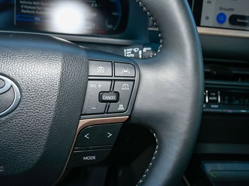 Used 2024 Toyota Crown AWD/4WD image 28