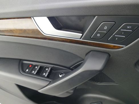 Used 2018 Audi Q5 2.0T Premium Plus w/ Premium Plus Package image 25