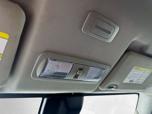 Used 2025 Nissan Frontier S image 32