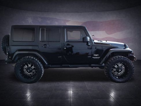 Used 2015 Jeep Wrangler Unlimited Sahara w/ Connectivity Group AWD/4WD image 6