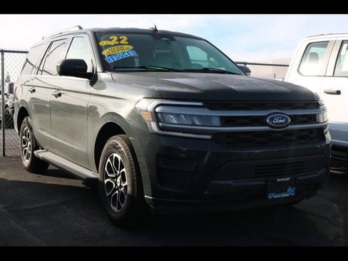 Used 2022 Ford Expedition XLT image 4