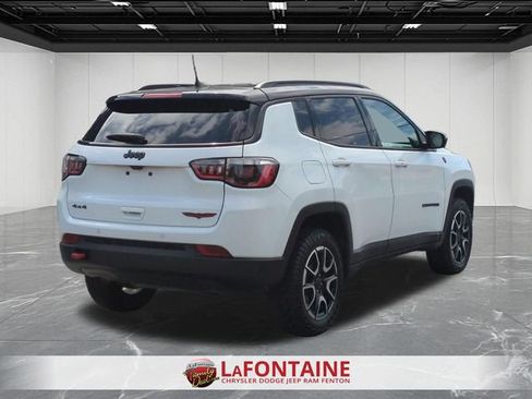 Used 2025 Jeep Compass Trailhawk AWD/4WD image 5