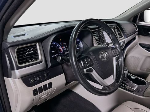 Used 2018 Toyota Highlander XLE image 8