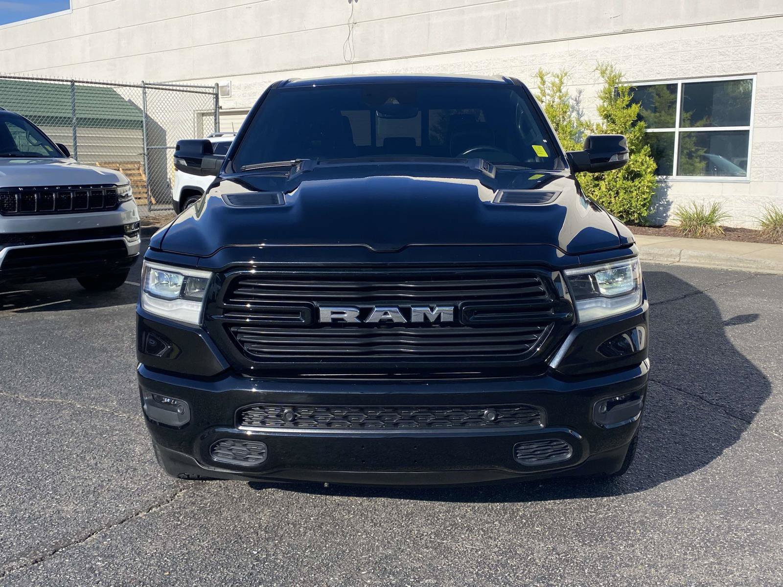 Used 2023 RAM 1500 Laramie AWD/4WD image 2