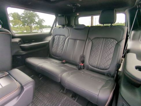 Used 2025 Jeep Grand Wagoneer L Series III w/ Rear Seat Video Group 1 AWD/4WD image 16