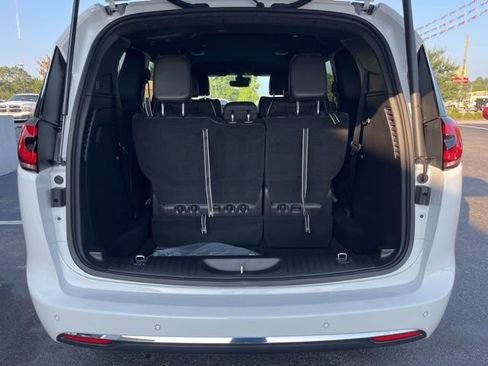 New 2026 Chrysler Pacifica Select image 19