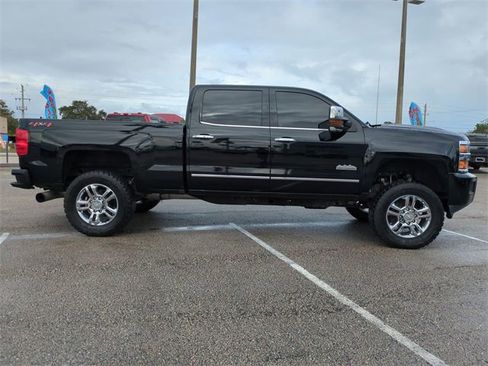 Used 2018 Chevrolet Silverado 2500 High Country w/ Duramax Plus Package image 3