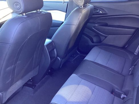 Used 2025 Chevrolet Trax LT w/ LT Convenience Package image 9