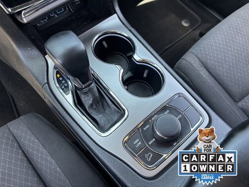 Used 2019 Jeep Grand Cherokee Laredo AWD/4WD image 26
