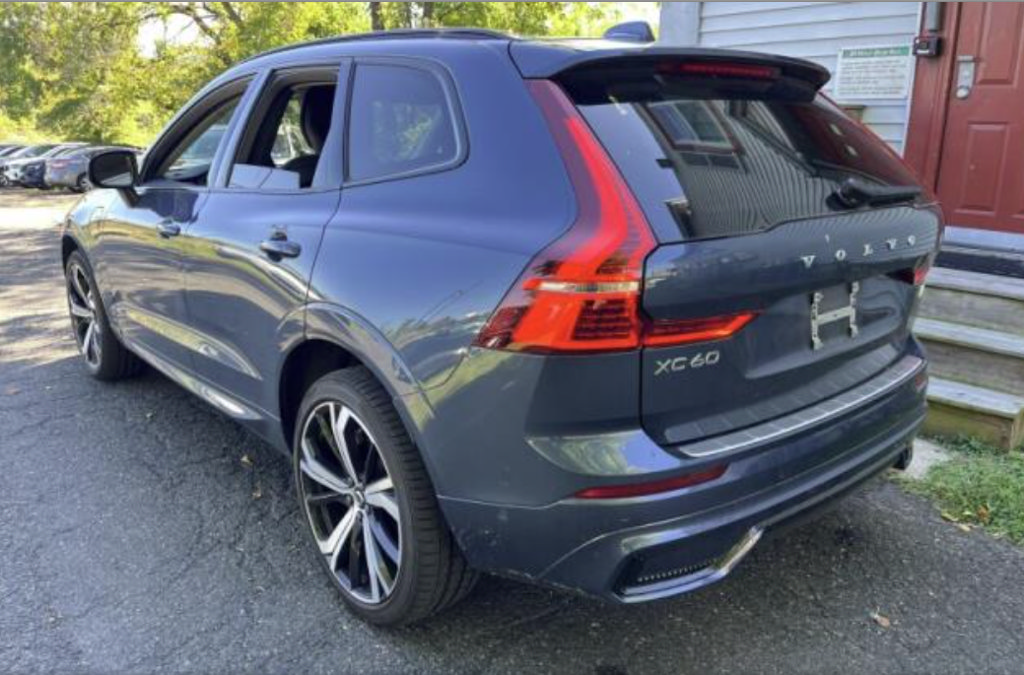 Used 2024 Volvo XC40 B5 Plus w/ Protection Package Premier AWD/4WD image 30