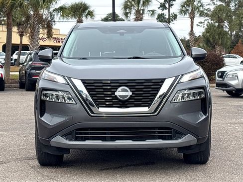 Used 2022 Nissan Rogue SV image 2