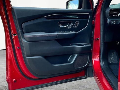 Used 2025 Honda Pilot Black Edition image 20