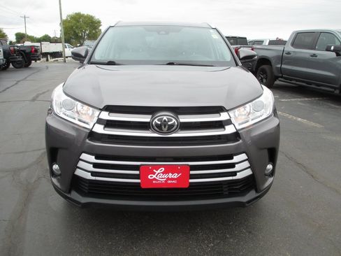 Used 2019 Toyota Highlander XLE image 9