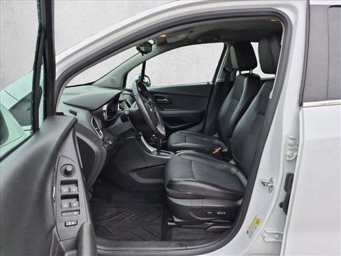 Used 2017 Chevrolet Trax LT w/ LT Convenience Package FWD image 22