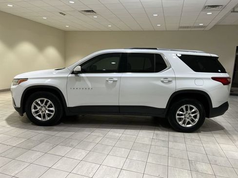 Used 2018 Chevrolet Traverse LT FWD image 2
