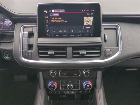 Used 2024 GMC Yukon SLT w/ SLT Luxury Package image 19