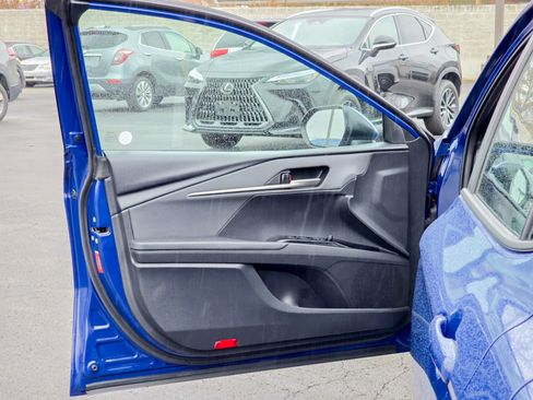 Used 2025 Toyota Camry SE image 29