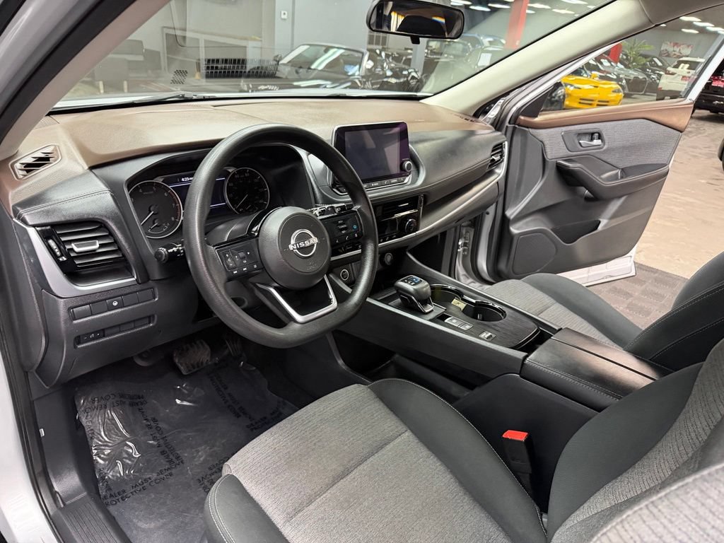 Used 2022 Nissan Rogue SV FWD image 34