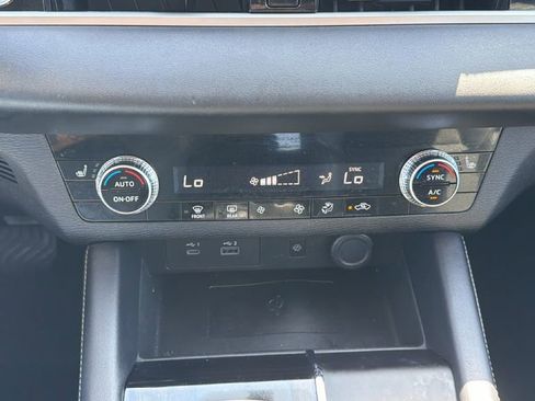 Used 2022 Mitsubishi Outlander SE image 30