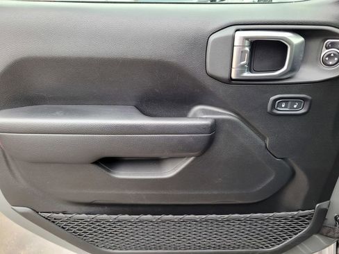 Used 2023 Jeep Wrangler Willys image 23