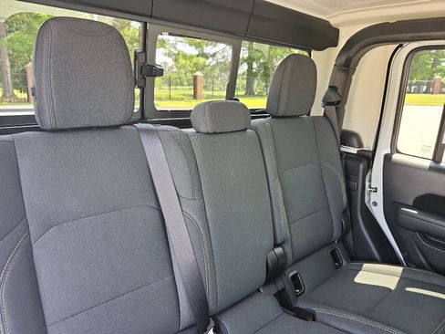 Used 2025 Jeep Gladiator Sport AWD/4WD image 7