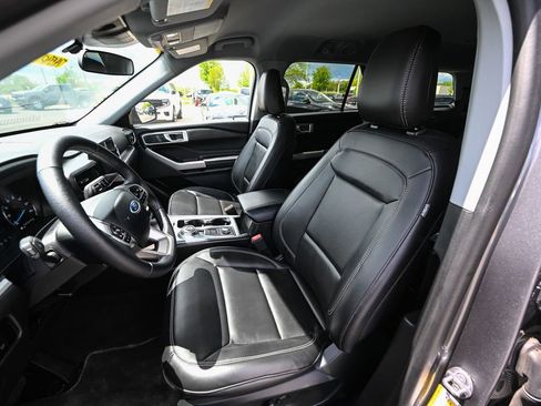 Certified 2024 Ford Explorer XLT w/ Equipment Group 202A AWD/4WD image 19