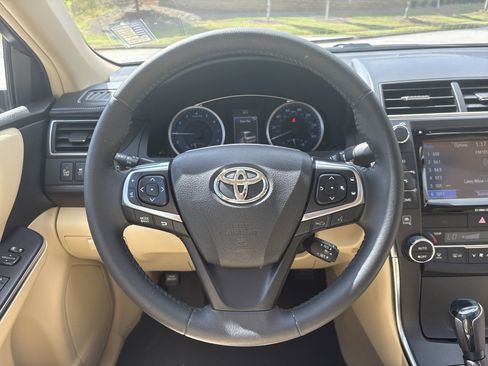 Used 2017 Toyota Camry XLE w/ Moonroof Package image 23