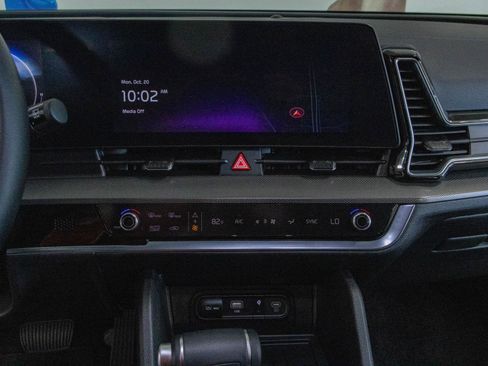 New 2025 Kia Sportage SX FWD image 4