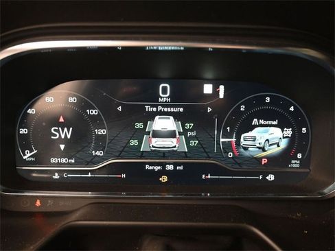 Used 2022 GMC Yukon SLT w/ SLT Premium Package image 16