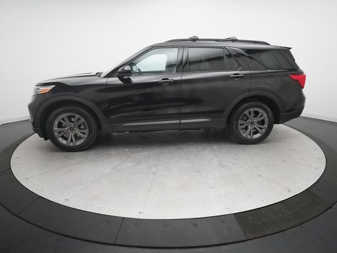 Used 2022 Ford Explorer XLT w/ Equipment Group 202A image 24