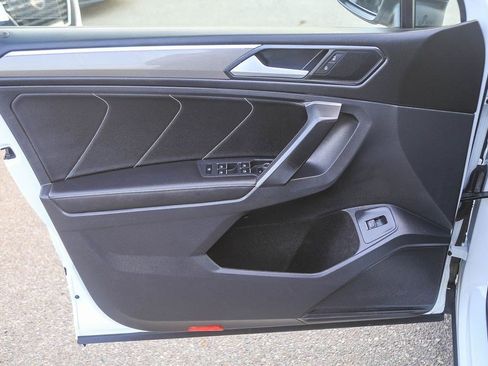 Used 2022 Volkswagen Tiguan SE R-Line image 19