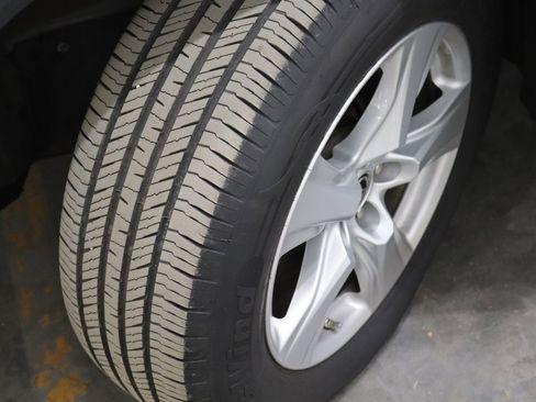 Used 2021 Toyota Highlander L image 39