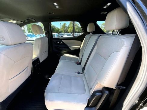 Used 2023 Chevrolet Traverse LS FWD image 17
