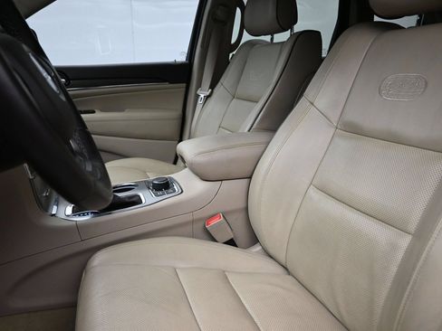 Used 2020 Jeep Grand Cherokee Overland AWD/4WD image 11