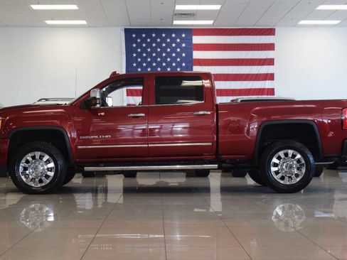 Used 2018 GMC Sierra 2500 Denali w/ Duramax Plus Package AWD/4WD image 18