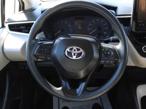 Used 2025 Toyota Corolla LE image 21