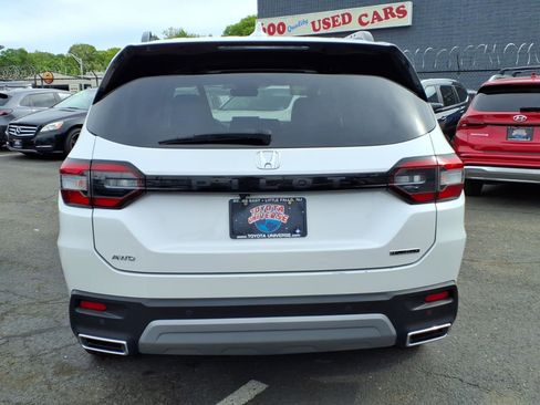 Used 2024 Honda Pilot Touring image 5