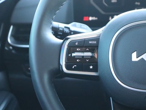 Used 2025 Kia Carnival SX Prestige image 11