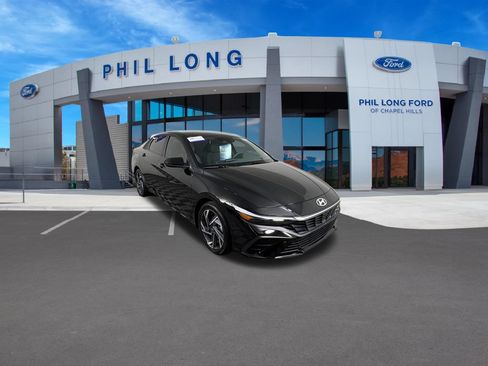 Used 2025 Hyundai Elantra SEL FWD image 7
