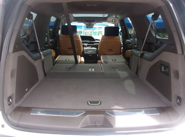 Used 2023 Cadillac Escalade ESV Premium Luxury w/ Performance Package AWD/4WD image 35