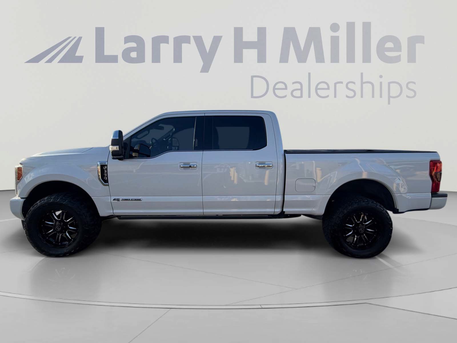 Used 2019 Ford F350 Platinum w/ Platinum Ultimate Package AWD/4WD image 2