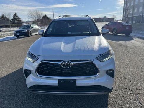 Used 2023 Toyota Highlander Platinum image 12