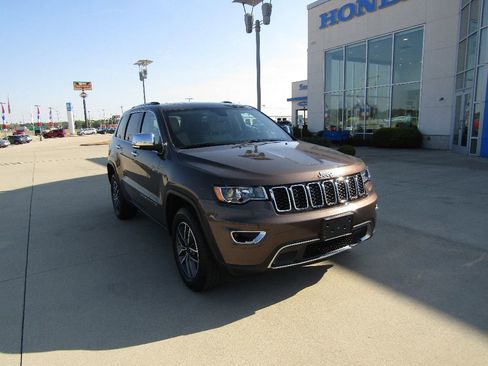 Used 2021 Jeep Grand Cherokee Limited w/ Trailer Tow Group IV image 3