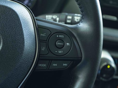 Used 2020 Toyota RAV4 XLE Premium FWD image 21