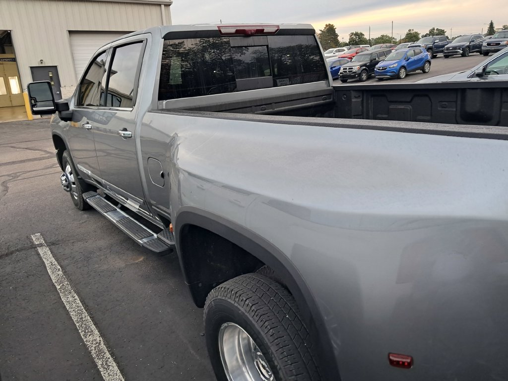 Used 2025 Chevrolet Silverado 3500 High Country w/ High Country Premium Package AWD/4WD image 8