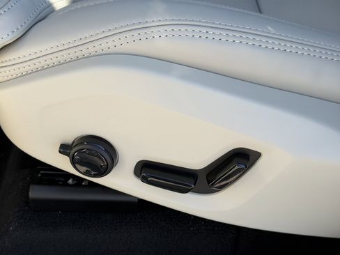 New 2026 Volvo XC60 T8 Ultra w/ Protection Package Premier image 19