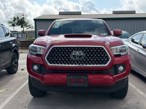 Used 2019 Toyota Tacoma TRD Sport w/ Technology Package RWD image 2