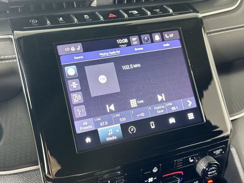 Used 2023 Jeep Grand Cherokee Altitude RWD image 28