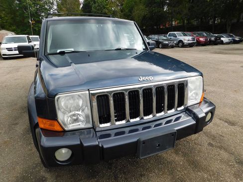 Used 2008 Jeep Commander Sport image 2